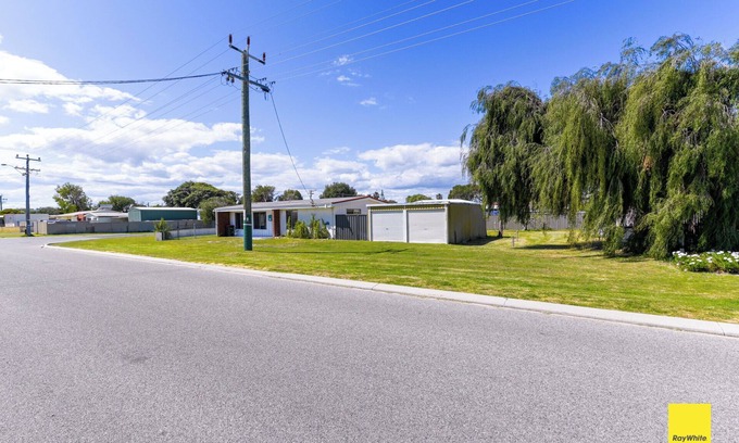 Lancelin House | Sea Gem - Welcome to your coastal oasis – Sea Gem!