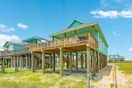 Freeport House | Sea Holly - Beachfront - Pet & Family Friendly