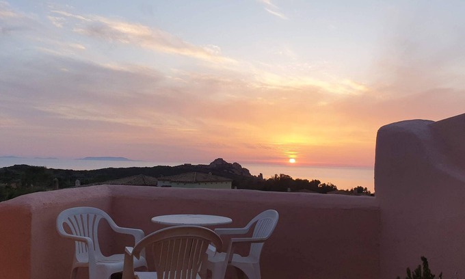 Canneddi Apartment | Seaview Cottage Walk to Beach Sunset Terrace