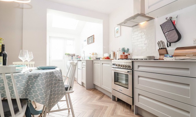Southwold Cottage | SEA MOUSE COTTAGE, pet friendly, luxury holiday cottage in Southwold