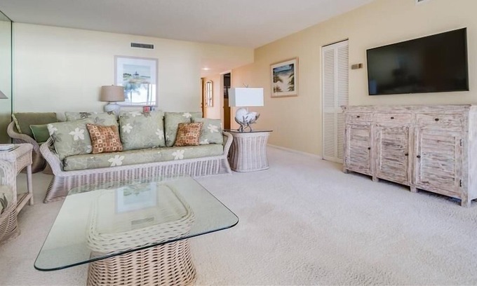Downtown Boca Grande Historic District Condo | Sea Oats 336 by RedAwning