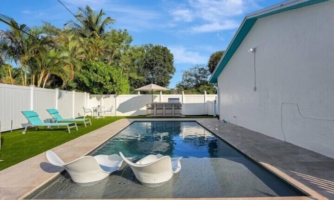 Edgewood Apartment | Sea Star-Newly Renovated Studio with Bathroom and Kitchenette