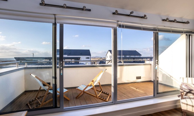 Rhosneigr House | Sea Sway : Modern 4‑Bed Townhouse with Sea Views in Rhosneigr | Managed by Anglesey Holiday Lettings