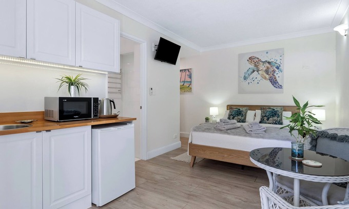 Clifton Beach Apartment | Sea Turtle ncozy studio in marvelous Clifton Beach