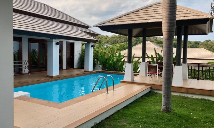 Choeng Mon Villa | Sea view 2-BR villa with gym and tennis court