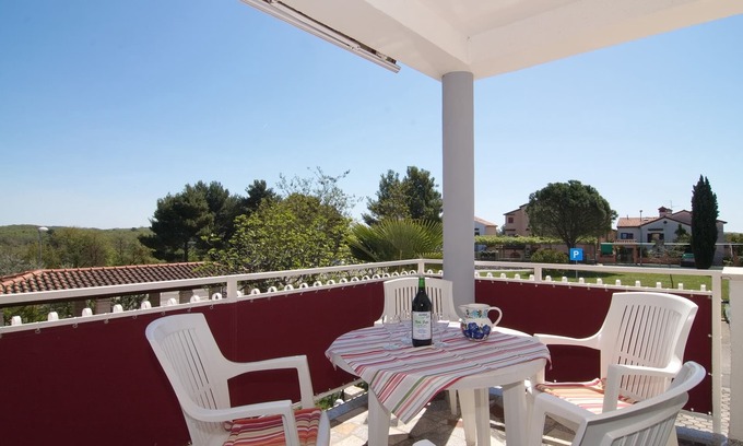 Brulo Apartment | Sea view, 300m to the beach, 3 bedrooms, 2 bathrooms, washing machine/dishwasher