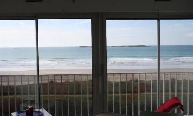 Saint-Pierre-Quiberon Apartment | Sea view apartment with direct beach access, private parking, sleeps 4