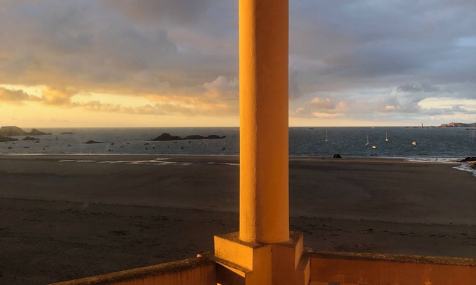 Saint-Lunaire House | Sea view apartment, large balcony, in Art Deco building with private parking