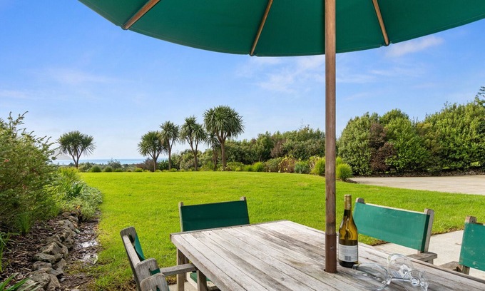 Ruakaka House | Sea View Cottage – Ruakaka Holiday Cottage