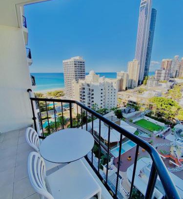 Surfers Paradise Hotel | Sea View Hotel Room Heart of Surfers Paradise