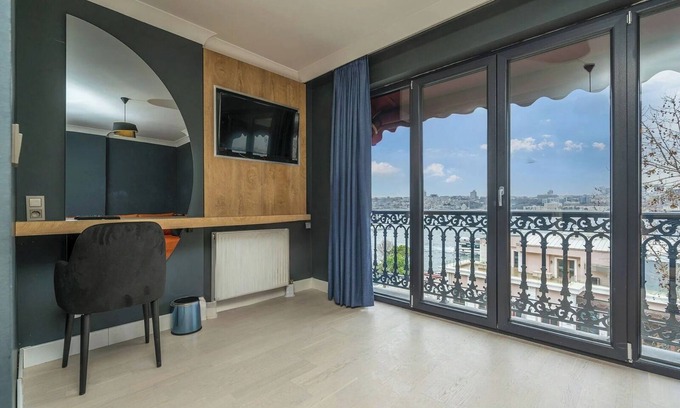 Uskudar Apartment | Sea View luxurious Apartment, Free Wifi, Hot Water, Clean and comfortable.