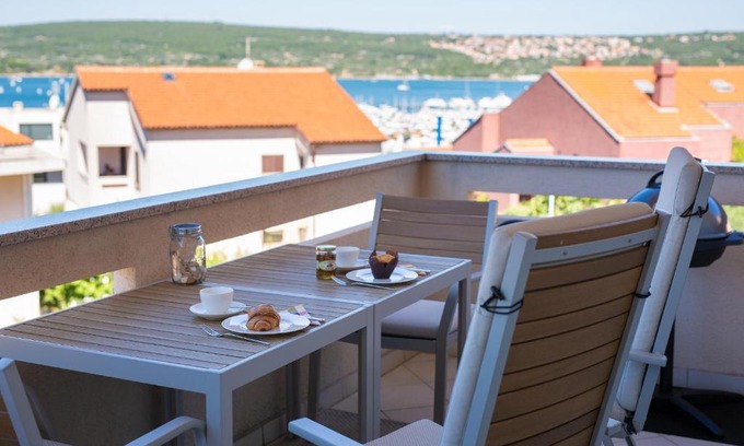 Punat Apartment | Sea & Wine Apartment with Terrace & Scenic Sea View, Punat