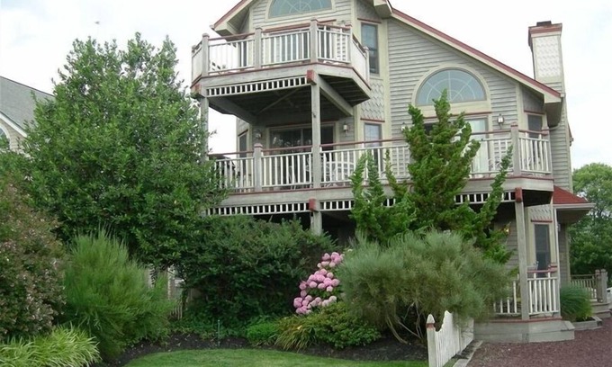 West Cape May House | 'Seabreeze on Sunset '. Peaceful Retreat. Top Level Ocean View. Two En-Suites.