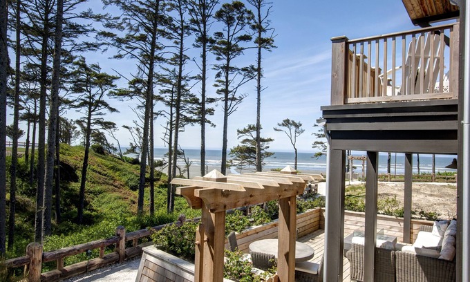 Seabrook House | Seabrook's Bella Vita: Oceanview, Dog Friendly!