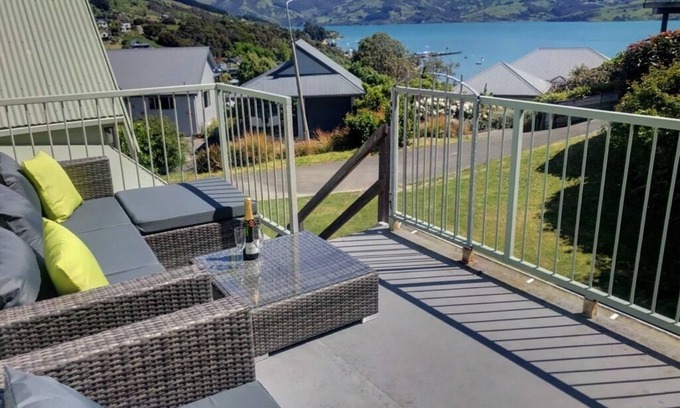 Akaroa House | SEACLUSION: Great Water Views, Wonderful for Big Families & Groups