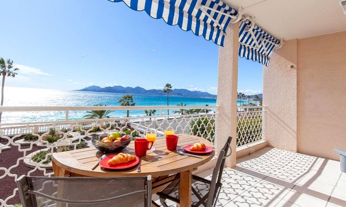 Le Suquet Apartment | Seafront - attractive 2-room apartment with large balcony
