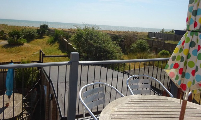 New Romney House | Seafront Family House With Direct Access to the Beach and Dunes