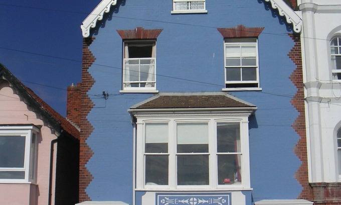 Aldeburgh House | Seafront Victorian 6 bedroom house with magnificent sea views
