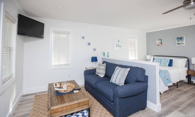 Biloxi House | Seahorse Studio - A Downtown Retreat