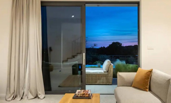 Vinkuran Villa | Sealine Villa.nn