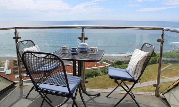 Seaton House | Seascape - Mount Brioni