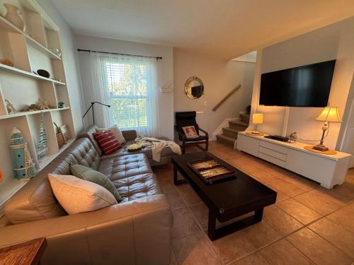 Surfcrest Village House | Seashell House 4BR Family & Pet Friendly Beach Home