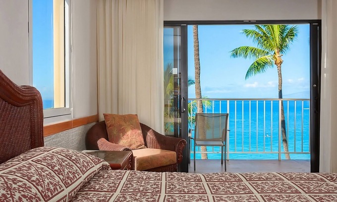 Kaanapali Hotel | Seaside Accommodations! Minutes Away from Blue Hawaiian Helicopter, Pool