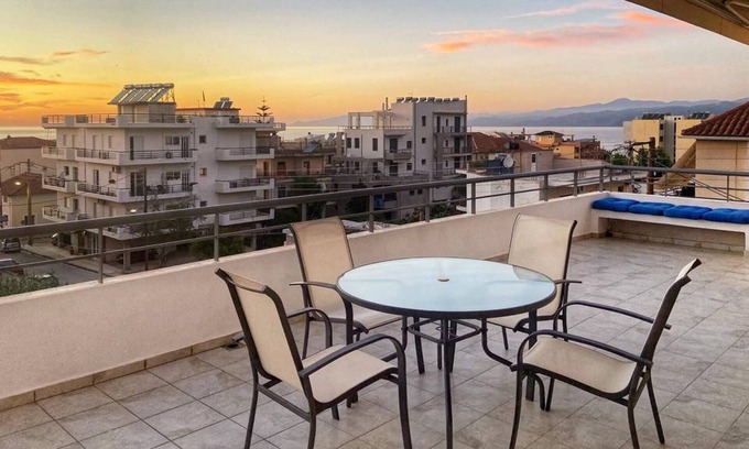 Kiparissia Apartment | Seaside Apartment, Walking Distance To The Beach.