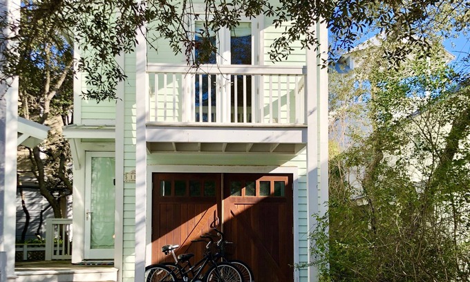 Seaside House | Seaside "Atrium" |Spacious 1BR | 2 FULL Baths | sleeps 4 |Pet friendly!