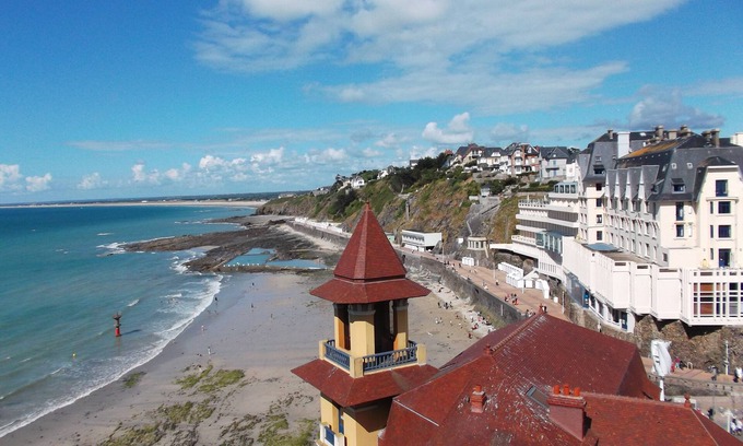 Granville House | Seaside bright villa with garden