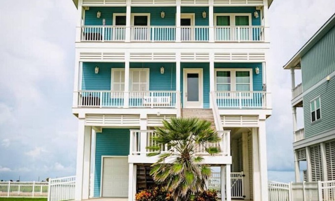 Galveston House | Seaside Escape: Beautiful, Spacious, Peaceful