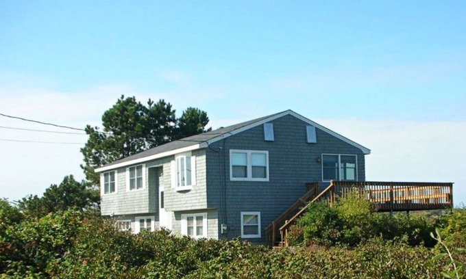 Biddeford Pool House | Seaside Escape on Biddeford Pool’s nCharming 4-Bedroom BOOK NOW AND SAVE