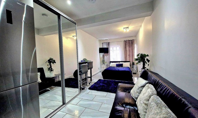 Cleethorpes Apartment | Seaside Escape - Sleeps 4 - Pets Ok - Free Parking