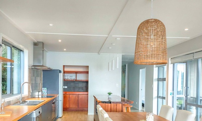 Pukehina House | Seaside Family Escape - bring the pets too!