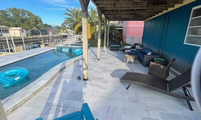 Marthas Vineyard House | “Seaside Gem” 3 Bdrm 2 Bath Pool Home 4.9 STARS!