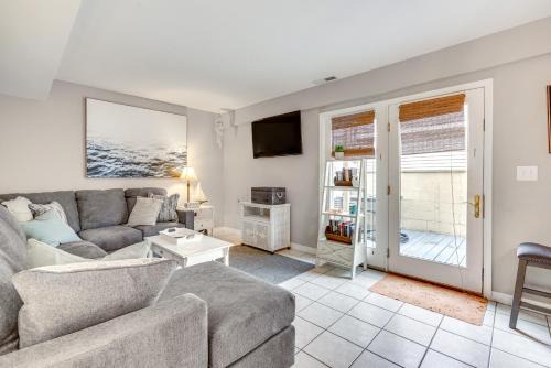Seaside Heights Apartment | Seaside Heights Condo with Deck Walk to Boardwalk!