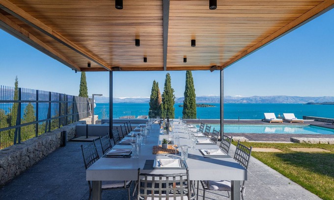 Gouvia Villa | Seaside luxury villa - panoramic sea views close to Corfu Town & Gouvia Marinαnn