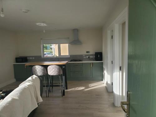 Portmagee Apartment | Seaside Retreat-2 Bed-Sleeps 4-Parking-Pets