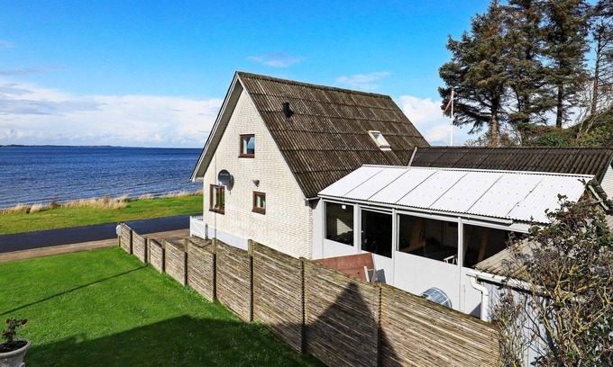 Hvalpsund House | Seaside Retreat in Hvalpsund-By Traum