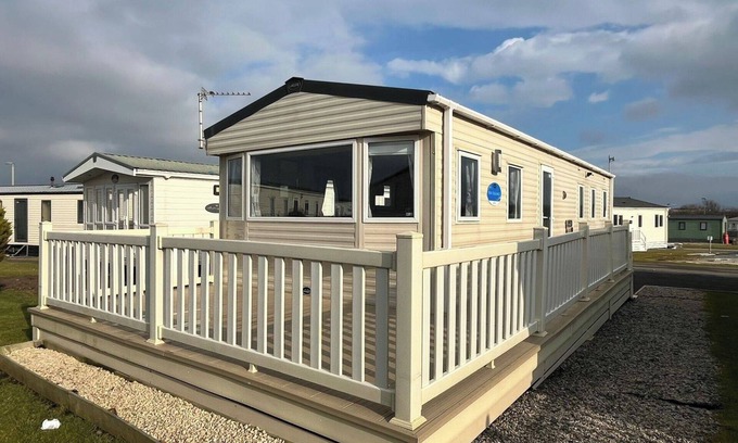 Heysham Cabin | Seaside Retreat-Sleeps 8-Free Parking