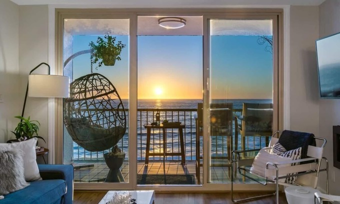 Ocean Beach Condo | Seaside State of Mind - Sweeping Ocean-View Condo