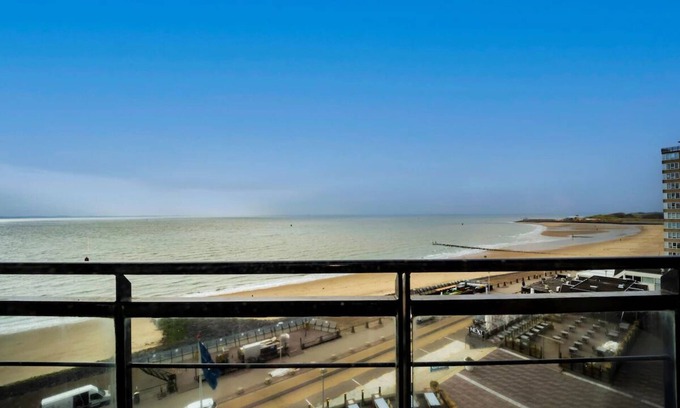 Vlissingen Apartment | Seaside Stay with Panoramic Sea Views & Steps from the Beach! Free Breakfast