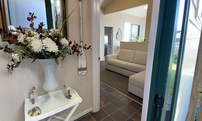 Ohope Apartment | Seaside Studio Apartment with sea view deck