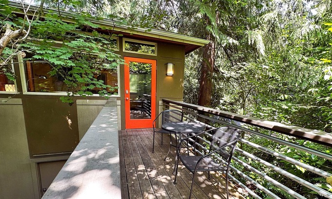 Lake City Cottage | Seattle Urban Tree House