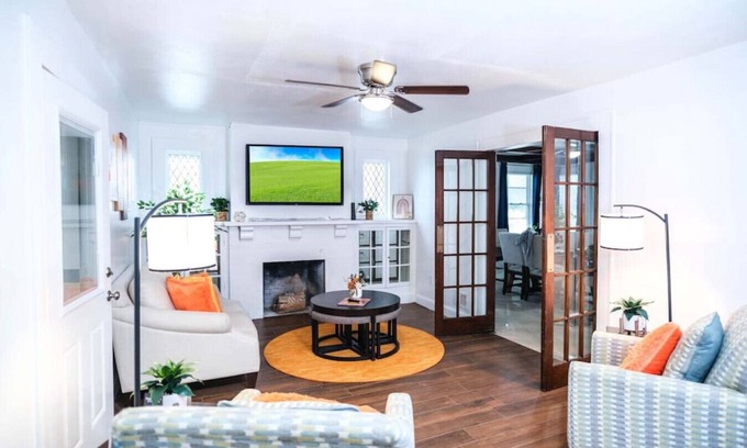 East End House | Seaview Ave House-4BR/8PPL Retreat
