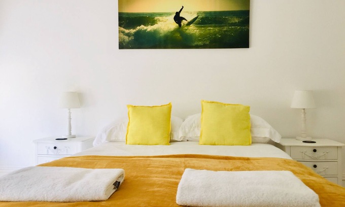 Hove Apartment | Seaview Brighton Apartment. 100m from beach , cafa’s ,bars, restaurants