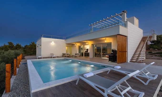 Susica Villa | Seaview Villa Santa Lucia