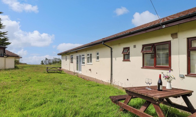 Sidmouth Cottage | SEAWEED, pet friendly, with a garden in Sidmouth