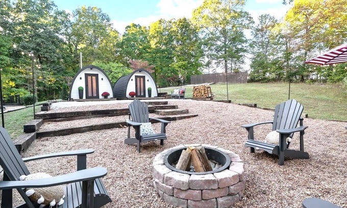 White Bluff House | Secluded 10-Acre Retreat, 2 Properties w/in 5 min walk of each other - Sleeps 14
