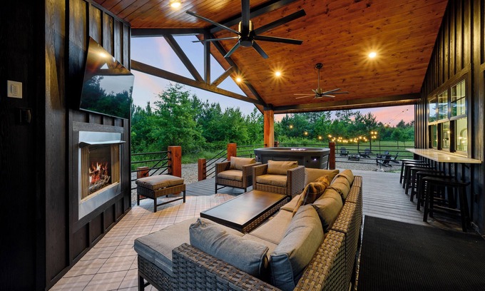 Broken Bow Cabin | Secluded 2.4 Acres Near Kayaking, 2 King Primary Suites w/bidets, EV, HT, FP